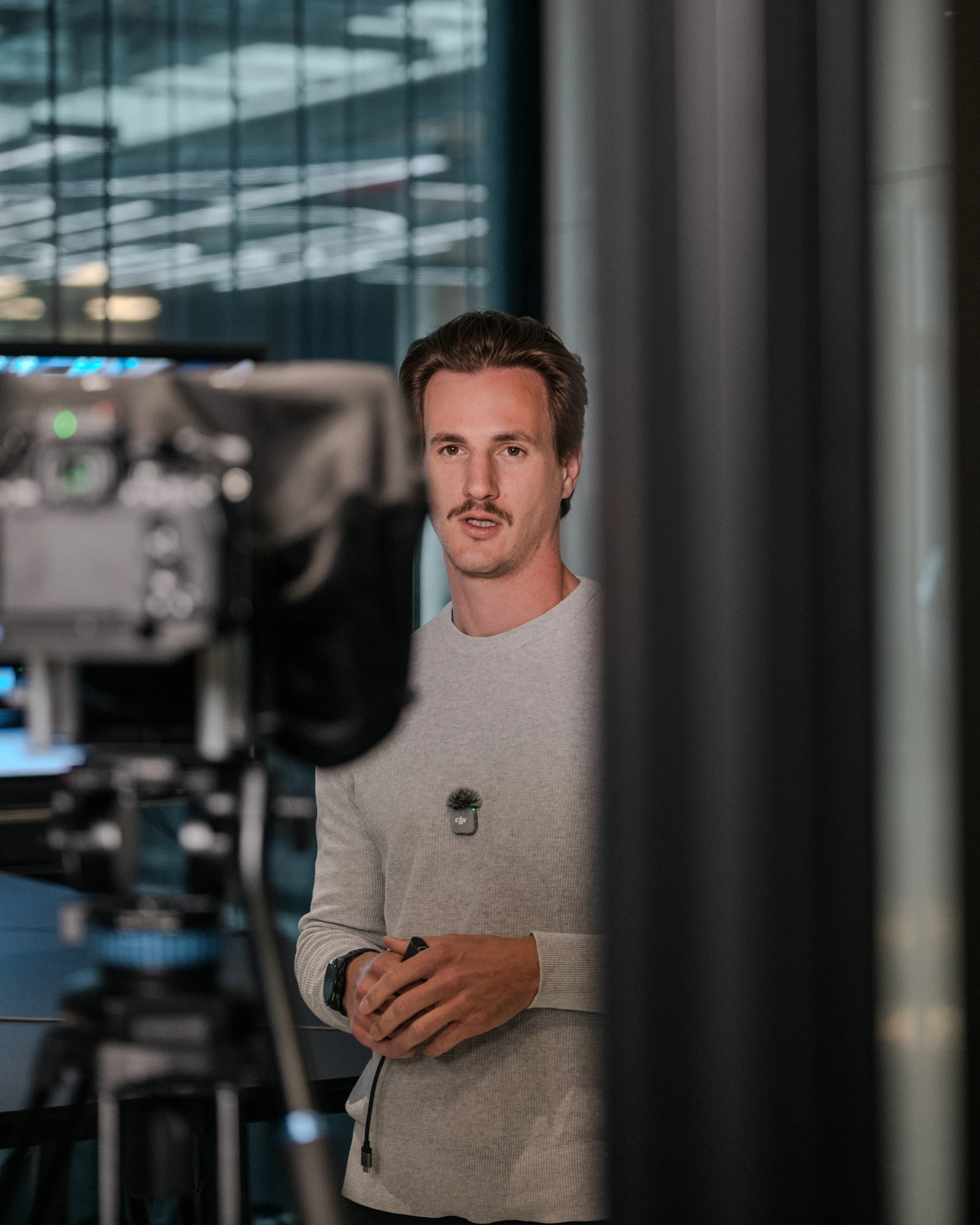 Talent in front of the camera during a NextFlow Studios brandfilm shoot in Munich