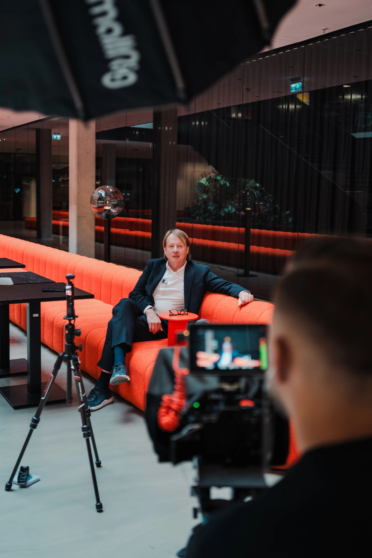 Interview lighting setup on location for a NextFlow Studios brandfilm production in Munich